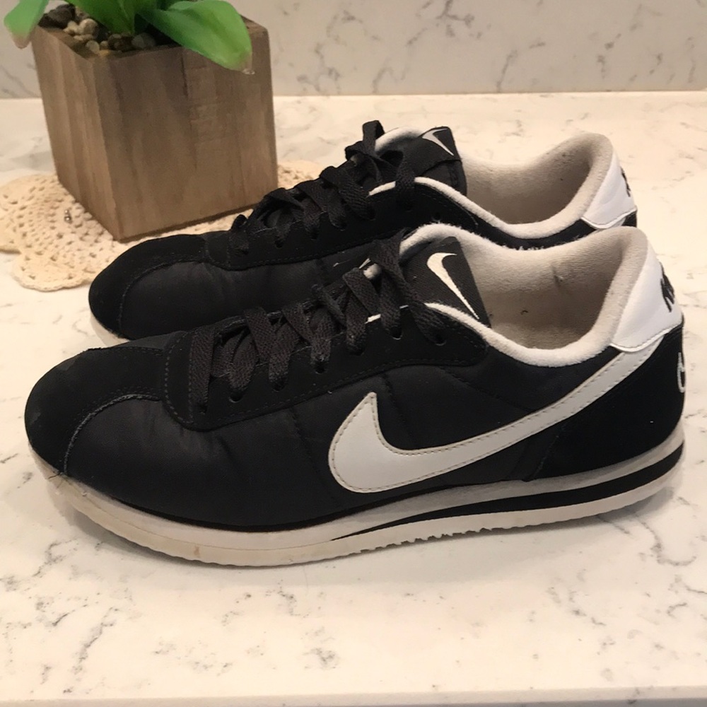 Great shape other than scuff on toe. See pics plz.